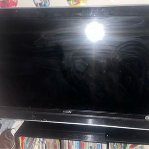 Tv 55 inch - heavy will need two or 3 people to move !